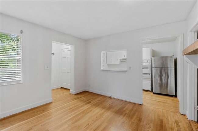 11 Peachtree Hills Ave NE in Atlanta, GA - Building Photo - Building Photo