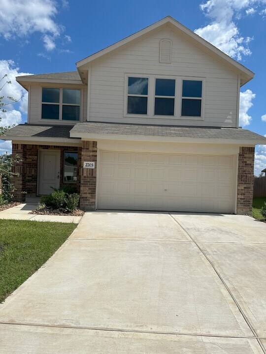 2703 Pheasant Hl Ct in Conroe, TX - Building Photo