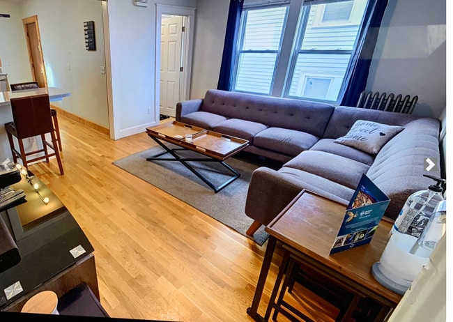 18 Bond St, Unit 1 in Somerville, MA - Foto de edificio - Building Photo