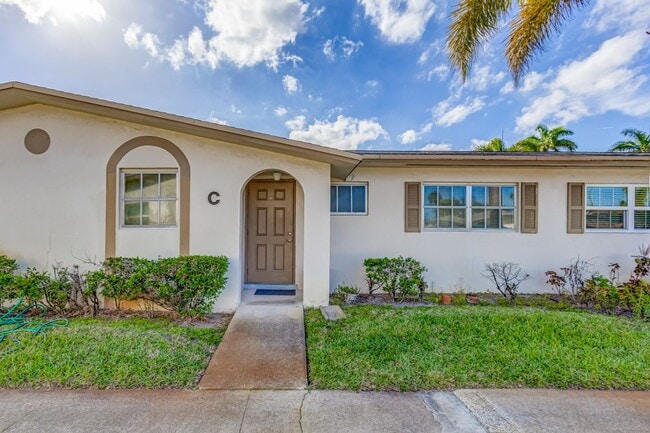 2680 Barkley Dr E in West Palm Beach, FL - Building Photo - Building Photo