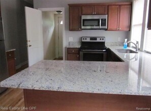 1016 Beaconsfield Ave in Grosse Pointe Park, MI - Building Photo - Building Photo