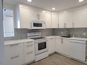 2851 NE 183rd St, Unit 1812E in Aventura, FL - Building Photo - Building Photo