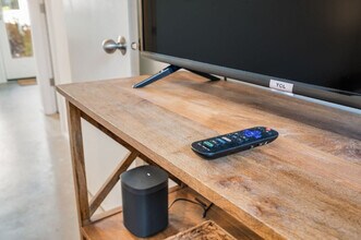 2323 W Crockett St in Seattle, WA - Building Photo - Building Photo