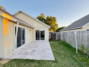 10313 Crystal Point Dr in Orlando, FL - Foto de edificio - Building Photo