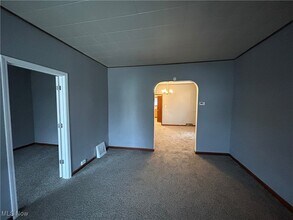 5715 Huss Ave in Cleveland, OH - Foto de edificio - Building Photo