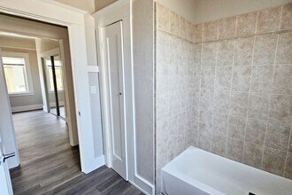 342 W 10th St, Unit 344 in Pittsburg, CA - Building Photo - Building Photo