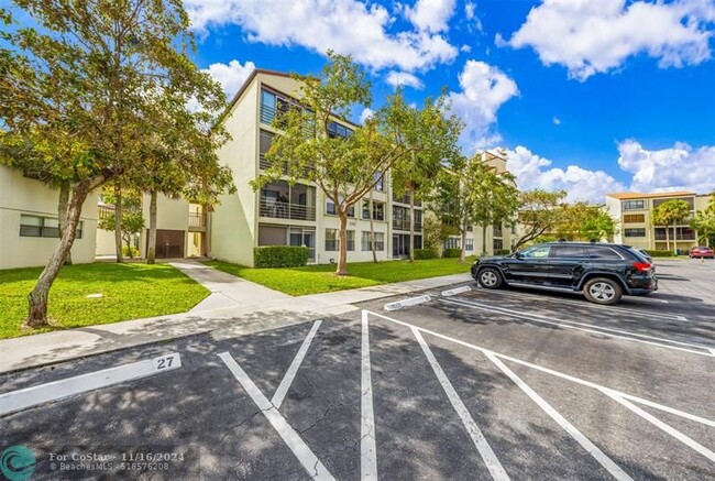 2312 S Cypress Bend Dr in Pompano Beach, FL - Building Photo - Building Photo