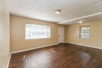 3041 Detroit Cir N in Jacksonville, FL - Building Photo - Building Photo
