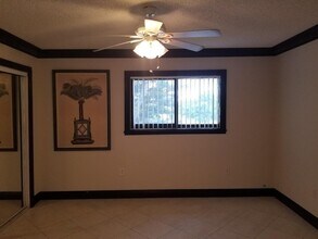 9478 Palm Cir S in Pembroke Pines, FL - Building Photo - Building Photo