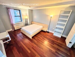 1701 Locust St in Philadelphia, PA - Building Photo - Building Photo