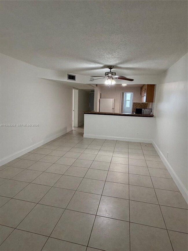 8060 N Colony Cir in Tamarac, FL - Building Photo - Building Photo