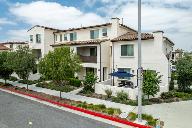 Candlewood Villas in Whittier, CA - Foto de edificio - Building Photo