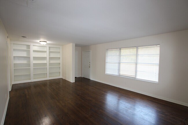 3325 Paluxy Dr in Tyler, TX - Building Photo - Building Photo