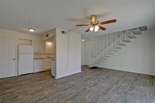 1825 Wooten Park Dr in Austin, TX - Building Photo