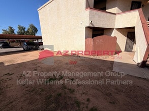 16402 N 31st St in Phoenix, AZ - Foto de edificio - Building Photo