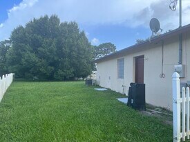 702 SW Amber Terrace in Port St. Lucie, FL - Building Photo