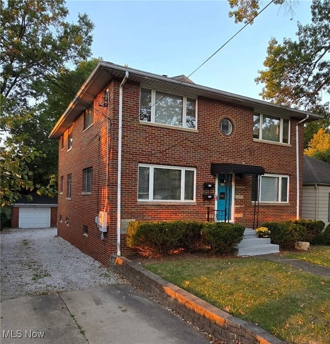 617 Robinson Ave in Barberton, OH - Building Photo - Building Photo