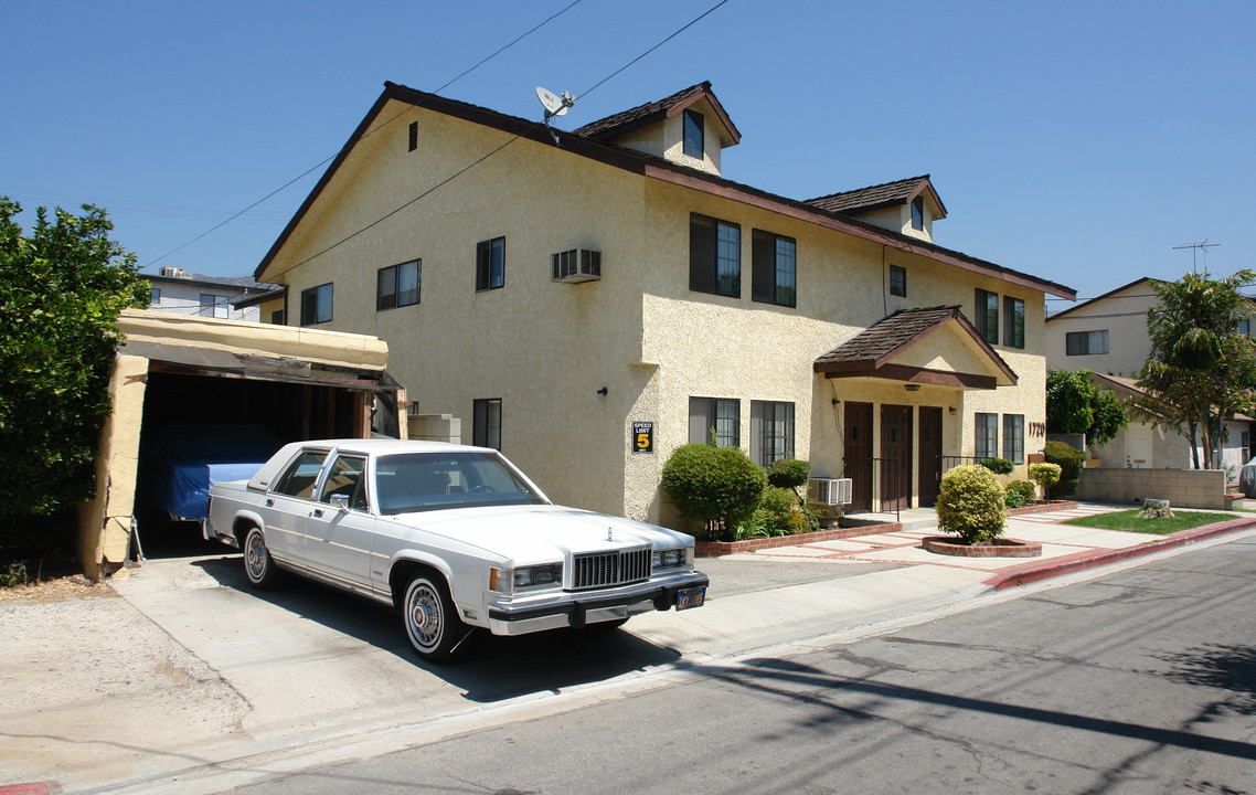 1720 Elliott Dr in Burbank, CA - Building Photo