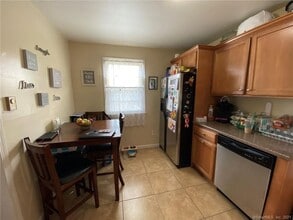 62 Roxbury Rd in East Lyme, CT - Building Photo - Building Photo