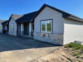 3383 W 32nd St in Dubuque, IA - Building Photo