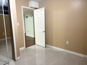 17 Falstaff Dr in Brampton, ON - Building Photo - Building Photo