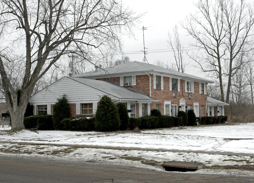 3380 Valerie Arms Dr in Dayton, OH - Building Photo