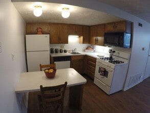 14, 14A, 16 N. Russell St. in West Lafayette, IN - Foto de edificio - Interior Photo