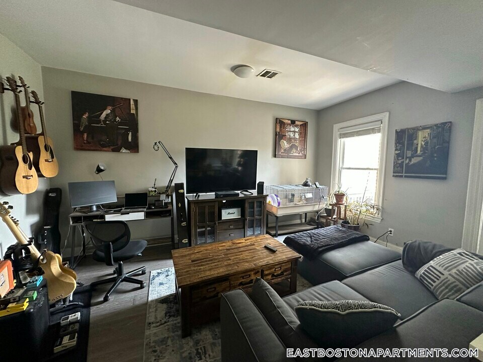 133 Eutaw St in Boston, MA - Building Photo