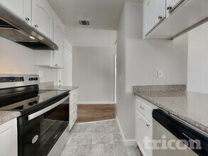 607 Placer Ln in Suisun City, CA - Foto de edificio - Building Photo