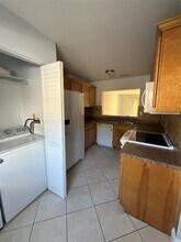 320 Palm Cir E, Unit 320 in Pembroke Pines, FL - Foto de edificio - Building Photo