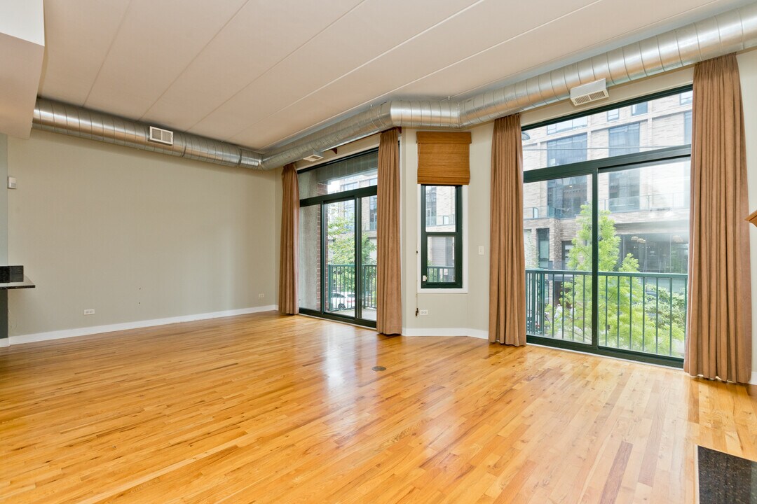 843 W Monroe St, Unit 2F in Chicago, IL - Foto de edificio