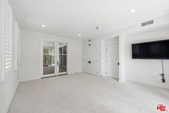 13079 Bluff Creek Dr in Los Angeles, CA - Building Photo - Building Photo