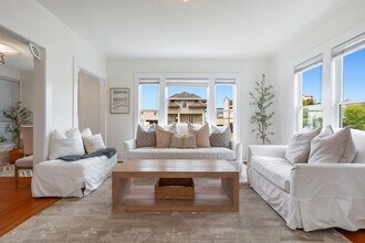 334 Edmonds St in Edmonds, WA - Building Photo - Building Photo