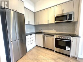 268-8268 Buchanan Dr in Markham, ON - Building Photo - Building Photo