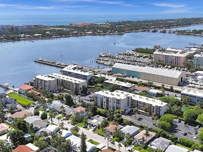 890 Federal Hwy in Lantana, FL - Building Photo - Building Photo