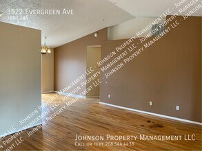 3522 Evergreen Ave in Nampa, ID - Building Photo - Building Photo