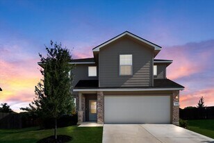 100 Bahama Woodstar in San Antonio, TX - Building Photo