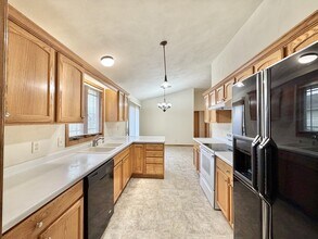 2402 Stonefield Ln in Janesville, WI - Building Photo - Building Photo