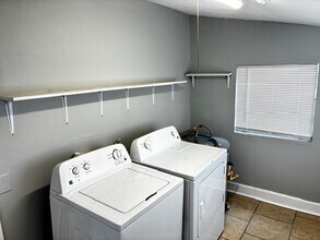 579 Chestnut Dr in Jacksonville, FL - Building Photo - Building Photo