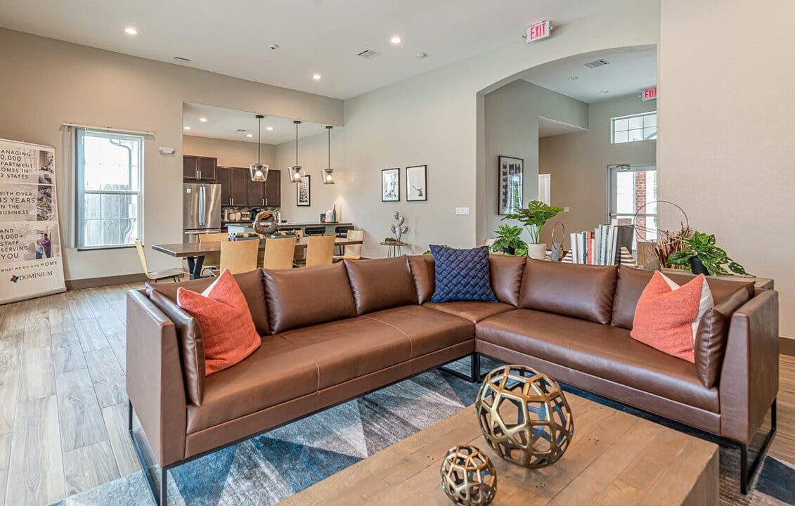 Vermillion Apartments in Houston, TX - Building Photo