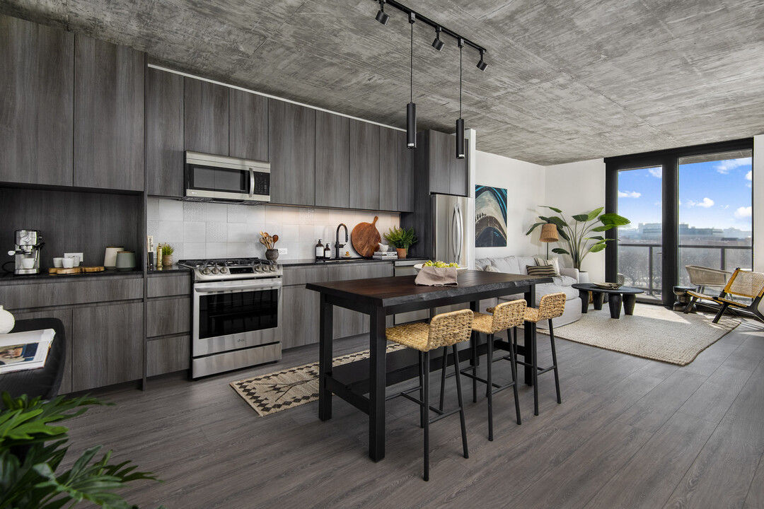 1415 W Randolph St, Unit 401 in Chicago, IL - Building Photo