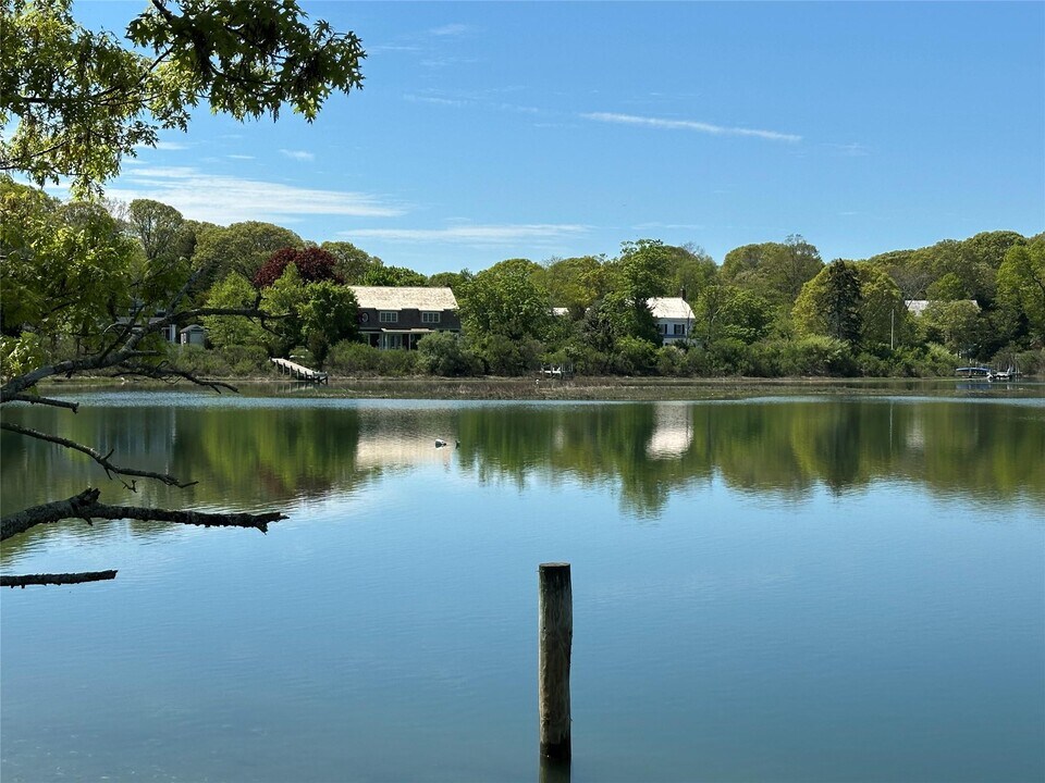 1854 N Bayview Rd in Southold, NY - Building Photo