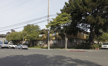 2137 Otis Dr in Alameda, CA - Building Photo - Building Photo