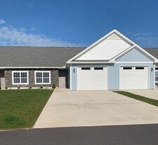 405 Estuary Ln in Sandusky, OH - Building Photo