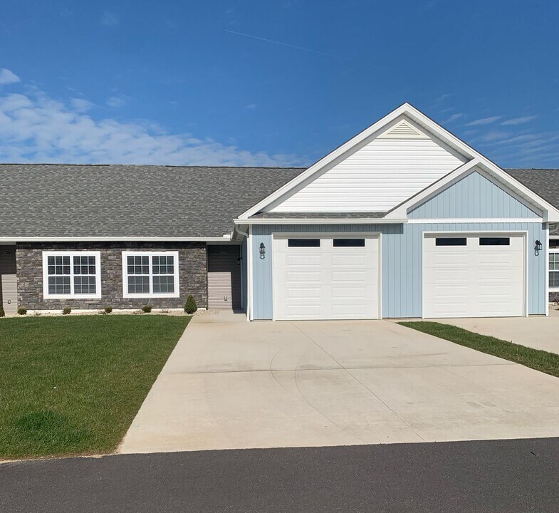 405 Estuary Ln in Sandusky, OH - Building Photo