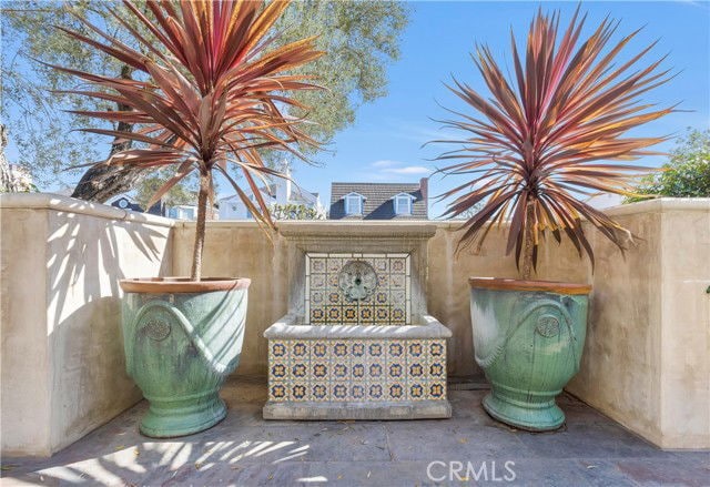 319 Orchid Ave in Newport Beach, CA - Building Photo - Building Photo