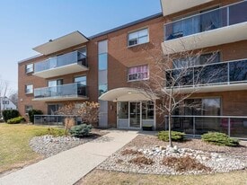 Dorchester Apartments in Sarnia, ON - Building Photo