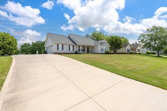 124 Cornelson Dr in Greer, SC - Building Photo - Building Photo