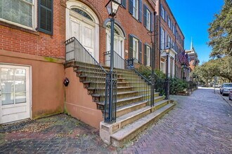 109 E Oglethorpe Ave in Savannah, GA - Building Photo - Building Photo
