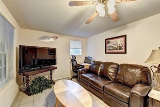 6490 Tuggle Dr in Buford, GA - Foto de edificio - Building Photo